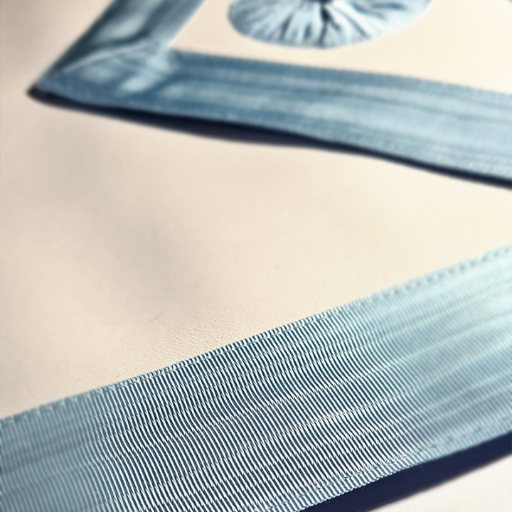 MASTER APRON RECTIFIED SCOTTISH RITE IN LEATHER 3 LIGHT BLUE ROSETTES